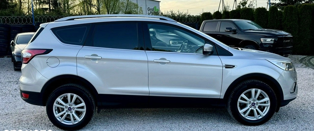 Ford Kuga cena 74900 przebieg: 130000, rok produkcji 2019 z Góra małe 596